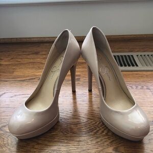 Jessica Simpson nude pumps